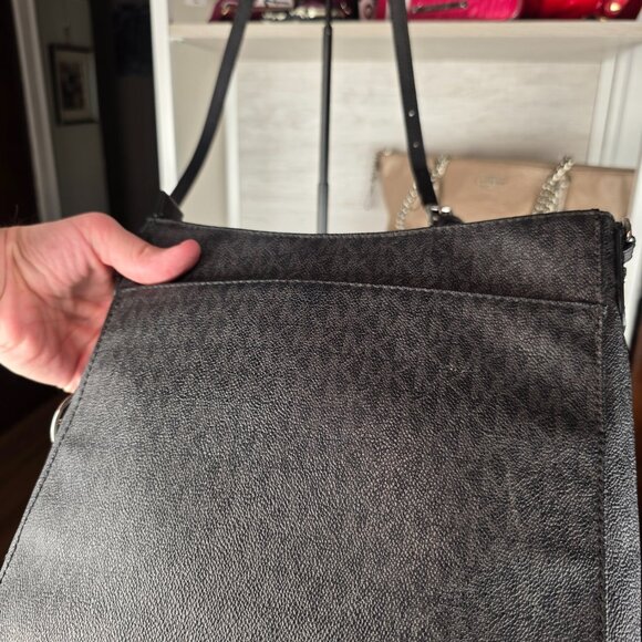 Michael Kors Jet Set Travel Messenger - Signature Black 🖤 Minimalist - Picture 6 of 17